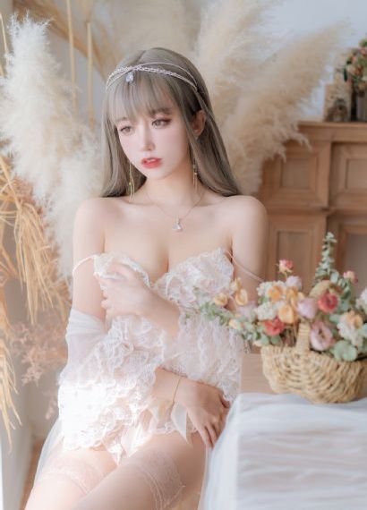 森林里的熊先生在冬眠