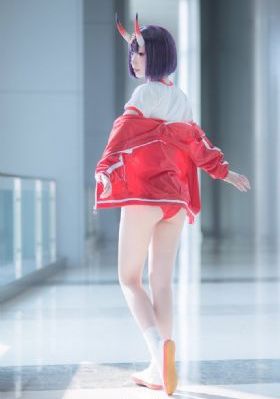 撕开她的乳罩慢慢捏捏视频