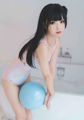 在厨房和女友闺蜜做